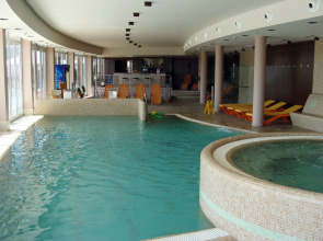 Hotel Golden Lake Resort