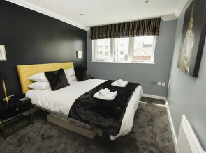 Avalon Balcony Apartment