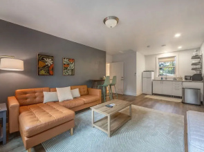 Evergreen Retreat B 30 Night Minimum 1 Bedroom Apts