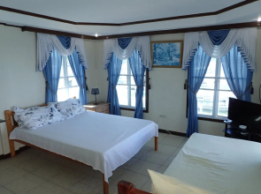 Kon Tiki Marina Suites