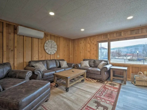 Family-friendly Retreat: Walk to Lake George!