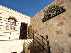 Under Cave Hotel