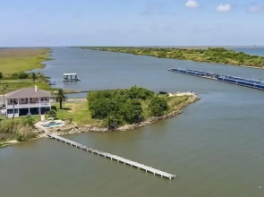 The Peach Pelican 3 Bedroom Home by RedAwning