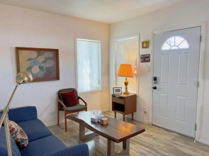 Newly remodeled 1 bed, 1 bath home near LAX, Forum