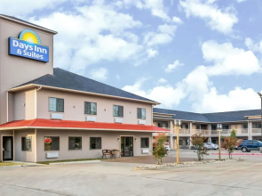 Days Inn & Suites Madisonville
