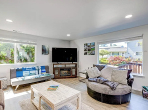 Rockaway Beach House - Walk to Ocean!