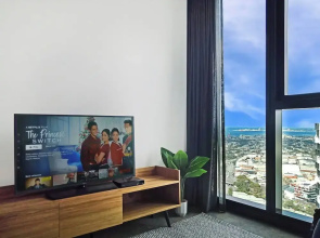 Southbank 2BR High City Views Enjoy Wine, Gym, Pool, Wifi