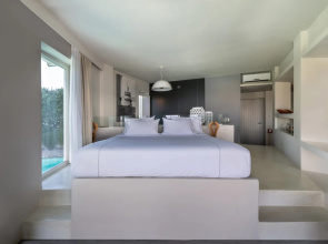 West East Suites Hotel