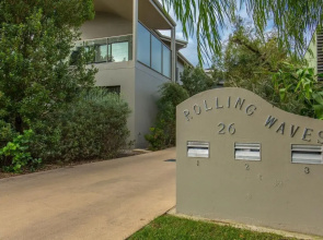 'Rolling Waves 2' on Ocean Drive