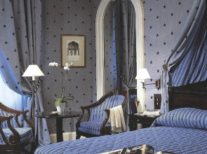 Le Dokhan’s Paris Arc de Triomphe, a Tribute Portfolio Hotel