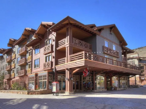 Tucker Mountain at Center Village by Copper Mountain Lodging