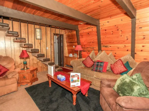 A Humble Hilltop Hideaway - 2BR 2BA, WiFi, with Fenced Yard