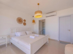 Modern 2-Bedroom Penthouse G-Cribs Pool view