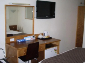 Aviators Lodge Motel