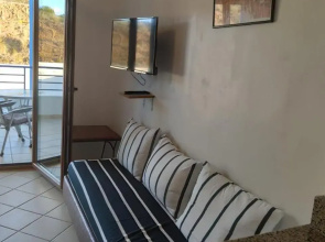 Studio hautte game avec piscine.