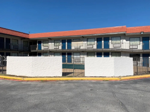 Super 7 Inn Dallas Near Duncanville