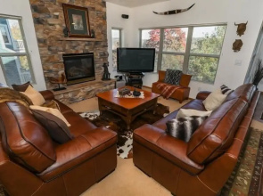 Seven Springs 4 BR Premium Condo, Mountain Views! by RedAwning