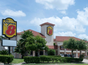 Super 8 by Wyndham Stafford Sugarland Area