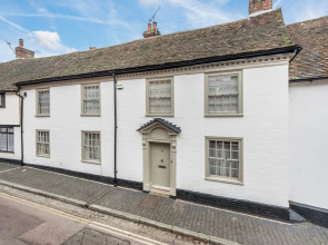 Lovely 3-bed House in West Malling, Kent