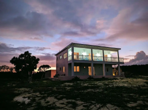 Paradise Cove: Oceanfront Haven With Infinity Pool