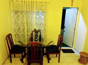 Artistic 2BHK in the downtown close to everything
