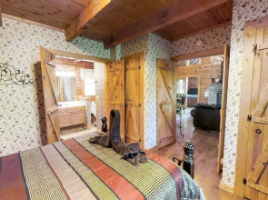 Always Misbehavin 1 Bedroom Cabin by RedAwning