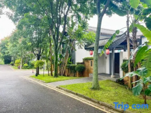 Songfengju Courtyard Hotel (Xingyi Wanfenglin Airport & High-speed Railway Station Branch)