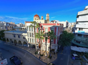 Royal Blue Central House by Checkin