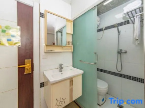 AA hotel（Shanghai five triangle ChangHai hospital)