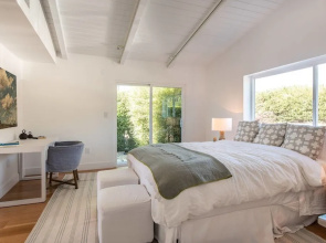 Beautifully Designed Palos Verdes Villa w/ Private Beach and Stunning Views