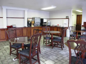 Econo Lodge Inn & Suites Central