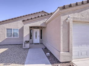 Inviting Retreat w/ Patio < 1 Mi to Colorado River