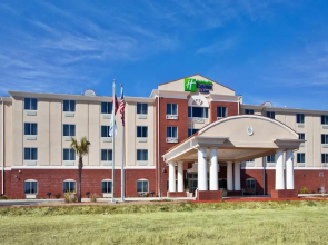 Holiday Inn Express and Suites Moultrie by IHG