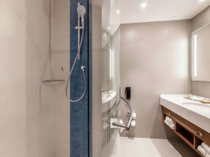 Отель DoubleTree by Hilton Dubai Al Jadaf