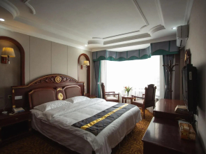 Shuangjiang Holiday Hotel(铜仁双江假日酒店)