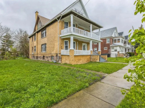 Cozy Upper Flat Minutes From Niagara Falls 3 Bedroom Apts