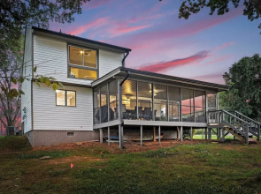 Lake Norman Waterfront Home w/ Covered Porch, Sunset Views & Easy Access to Dining, Shopping & Uptown Charlotte Adventures Sunsets on Shoreline