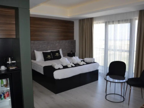Crown Salamis Hotel