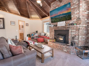 Hexagon Mountain Retreat - Unique Hexagon Cabin With A Hot Tub! 3 Bedroom Home