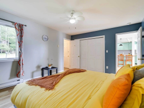 Stunning Tobyhanna Home w/ Lake Access + Kayaks!