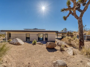 Desert Ridge - Hot Tub, Fire Pit, Bbq, Out Door Shower & Incredi 2 Bedroom Home by RedAwning