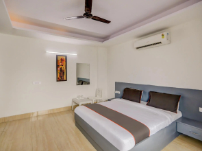 Collection O 75157 Hotel Crystal