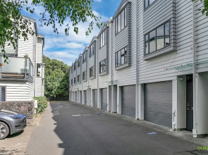 Balcony+Parking 3BR Gem Near Arena | Zodiak Stays