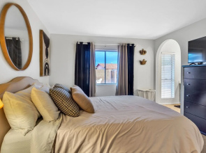 Family-friendly 3br Home W/ Private Pool & Patio 3 Bedroom Home by Redawning