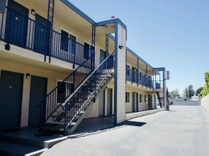 Red Carpet Motel