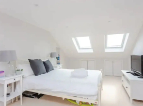 Modern 3 Bedroom Home in Honor Oak Beside Nature Reserve