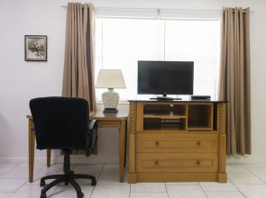 Carriage House Resort Motel