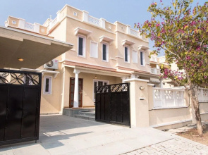 OYO 11064 Home Spacious 3BHK Near Hiran Magri