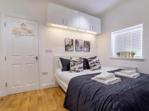 Henry Court Apartment 2