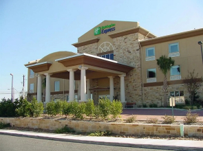 Holiday Inn Express & Suites Fredericksburg by IHG